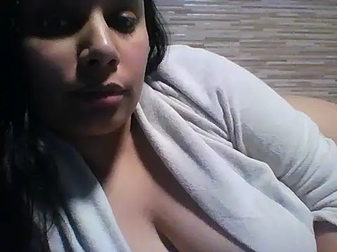 Juliee_21 élő XXX-chatje