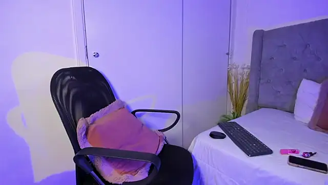 KelaniSilva Adlı Modelin Canlı XXX Sohbeti