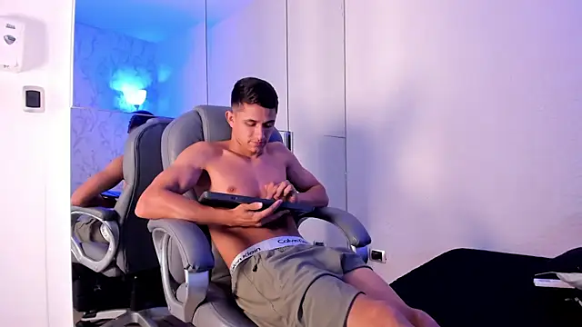 XXX chat uživo modela Simon_Axe