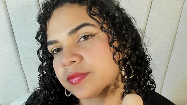 Chat +18 de Miaa_Star1 ao vivo