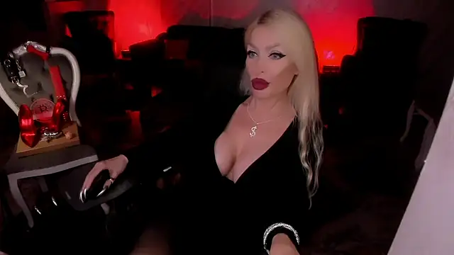 FinDomGod's Live XXX Chat