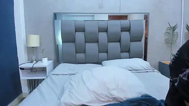 Charlie___Musk Adlı Modelin Canlı XXX Sohbeti