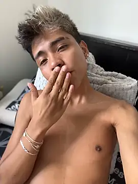 MaxiWildd live XXX chat