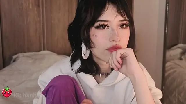 XXX chat uživo modela HannahSky_