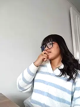 Emily-7 现场XXX聊天