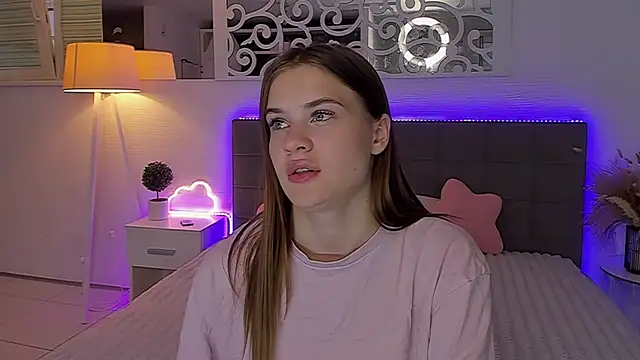 LuisaClover Adlı Modelin Canlı XXX Sohbeti