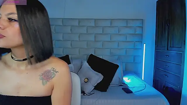 HollyGrey_ Chat XXX in diretta