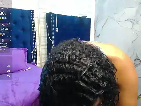 SalmaTits Adlı Modelin Canlı XXX Sohbeti