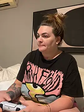 XXX chat uživo modela HeyBABYGIRL
