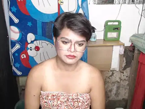 Show modela HOTDREAMER4U na web-kameri