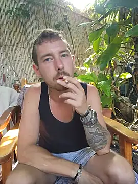 Simonshakeloveass webkamerás műsora