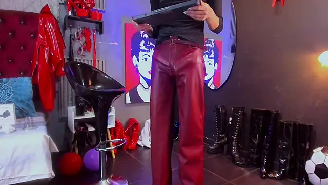 XXX chat uživo modela MissNicoleSds