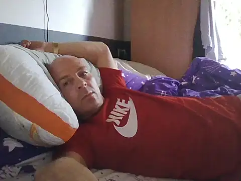 Chatroom XXX en direct de Iulian81