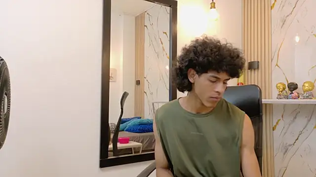Zayn_Fox32 Live XXX-Chat