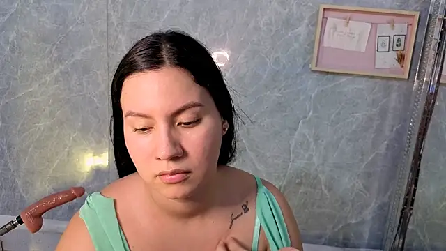 Mia__reys élő XXX-chatje