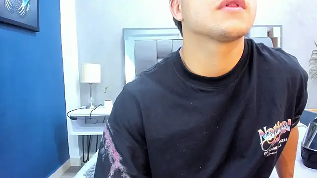 Charlie___Musk's Live XXX Chat