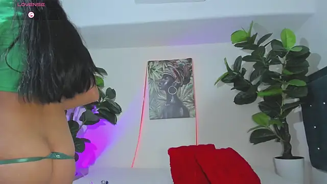 LittleVaalen Live XXX chat