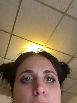 CurvyTemptation23's Webcam Show