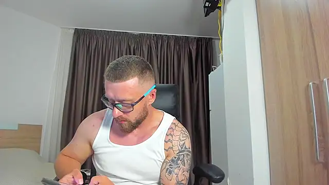Findom_guy Chat XXX in diretta