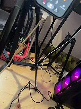 jonethesan Show in webcam