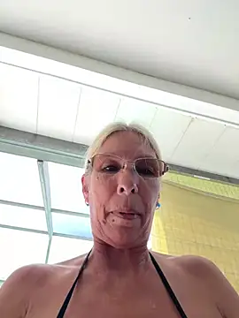 Chat +18 de MonicaLeigh ao vivo