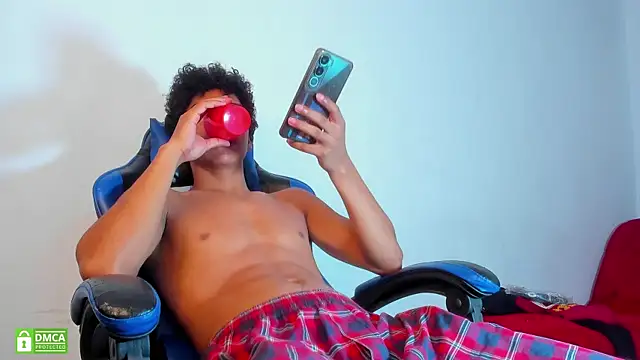 Maximiliano_Young Pertunjukan Webcam