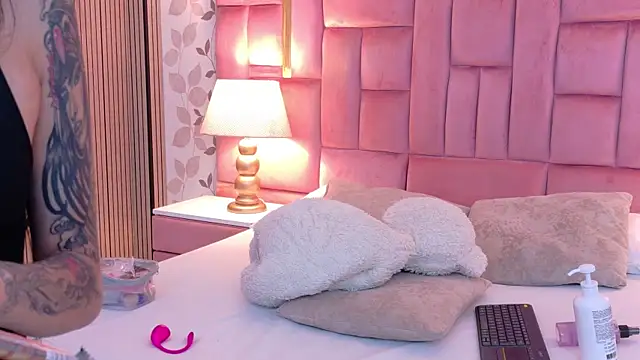 Chat +18 de LaylaaDoll ao vivo