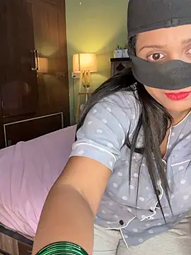 Model_bhabhi_coupleのウェブカメラショー