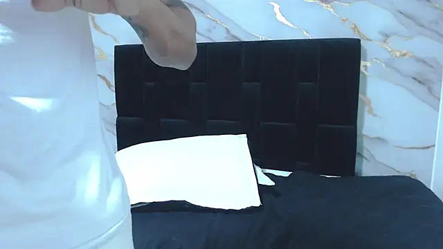 MaximilianRoth Live XXX-Chat