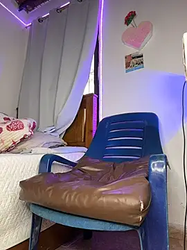 PrincesLeo Chat XXX live