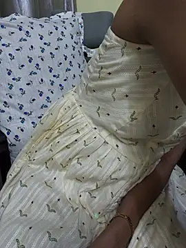 Cuteteluguammmaie 现场XXX聊天
