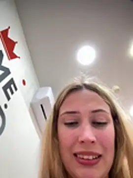 blonde_exe 即時 XXX 聊天