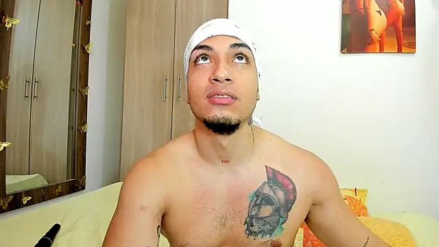 عرض كام UR_LATIN_BUSHY_GUYS