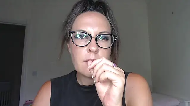 Humiliatrixxxx Adlı Modelin Canlı XXX Sohbeti
