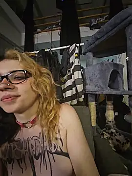 whatevaandissuesn Live XXX chat