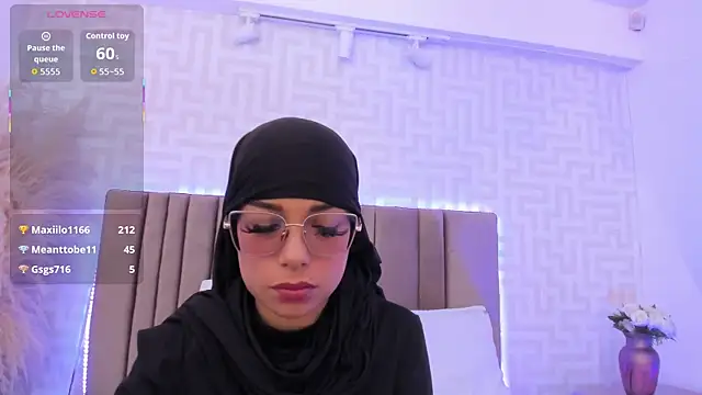 naishaa_'s Webcam Show