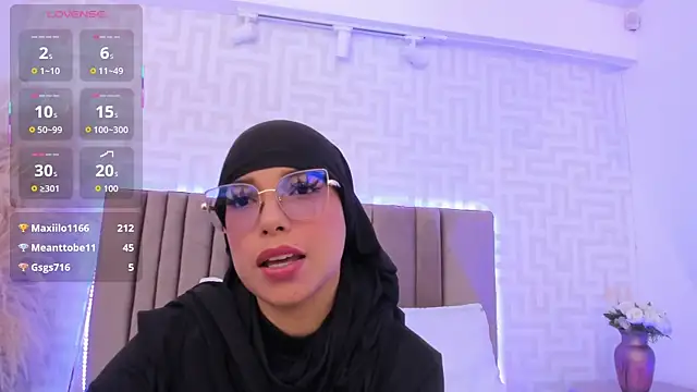 naishaa_'s Live XXX Chat