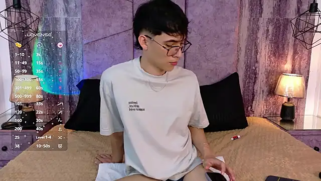 AronTawers' Live XXX Chat