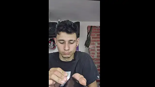 tom_latinn Live XXX chat