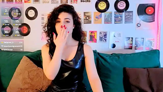 Maya_Rogerss Chat XXX in diretta