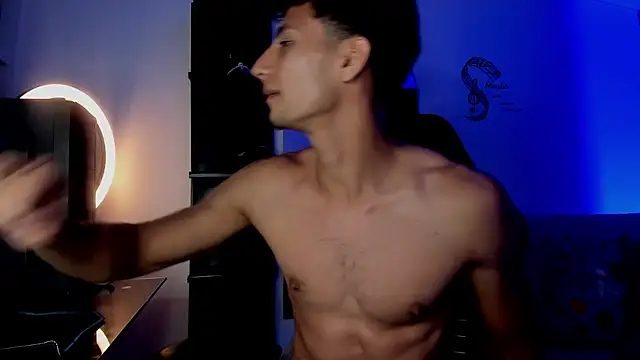 צ'אט XXX בשידור חי של MaxiimoRomano_