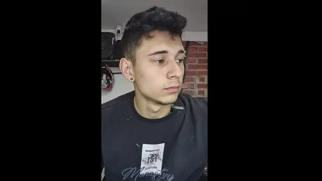 tom_latin's Live XXX Chat