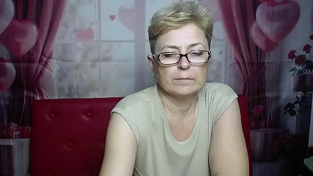 EmiliaGreen Live XXX chat