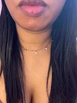 Show modela Tamil_Maaya na web-kameri