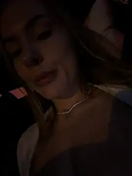 XXX chat uživo modela lemyny