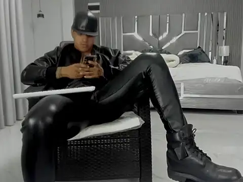 Chatroom XXX en direct de master_leather