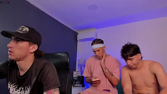 Handsomeboyss19 Live XXX Chat
