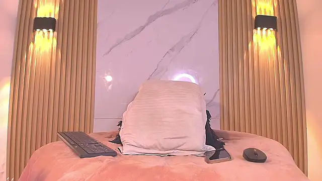 Chat +18 de charlotteinpool ao vivo