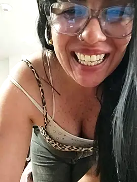 แชท XXX สดของ aisha_latina