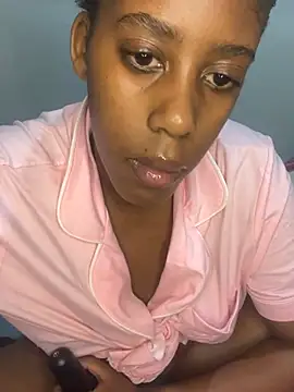 petite_bee élő XXX-chatje